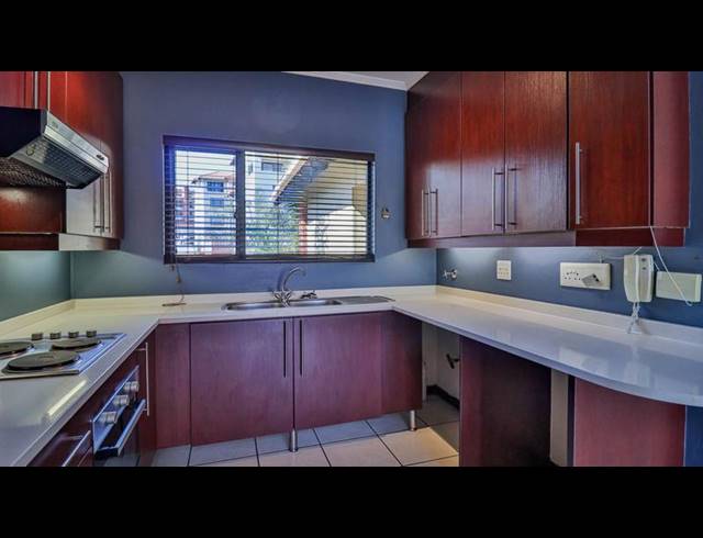 2 BEDROOM APARTMENT FOR SALE IN SUNNINGHILL